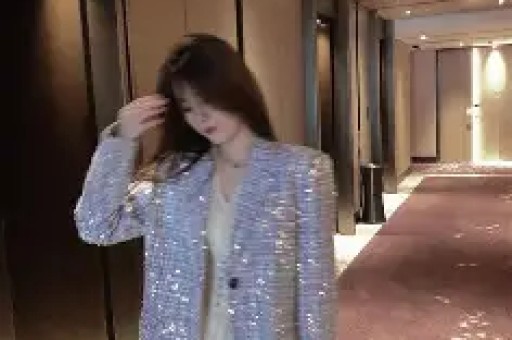 炸裂！司晓迪凌晨甩黑色吊带美照评论区从吃瓜到吐槽吵翻了天